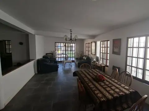 Casa 4 ambientes con 3 baños