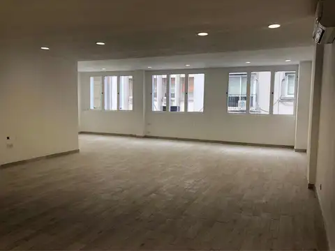 Tucumán e/ 25 de Mayo y Avenida Leandro N. Alem