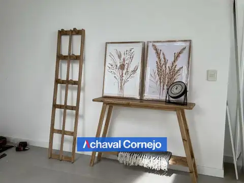 Casa en Alquiler con 6 cocheras
