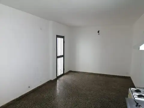 Casa 2 ambientes con 1 baño