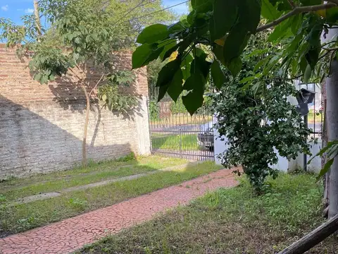 Venta casa reciclada, cochera. Zona río Baigorria