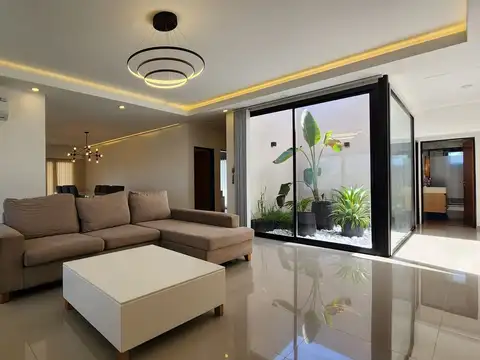 Casa 5 ambientes con 2 baños