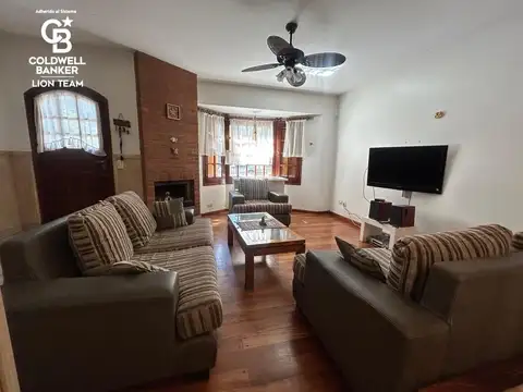 Casa 6 ambientes con 2 baños