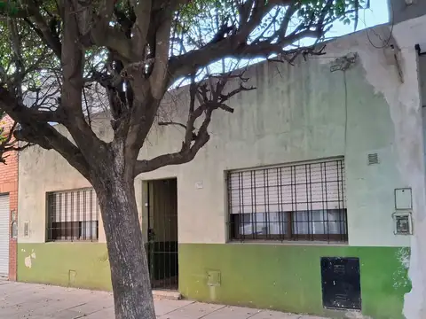 Casa en venta en Villa Maipú 6 amb. para reciclar