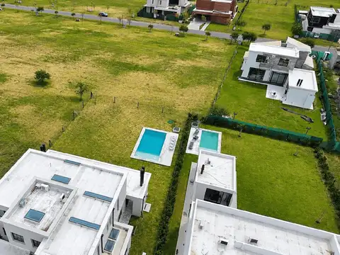 Casa 6 ambientes con 4 baños