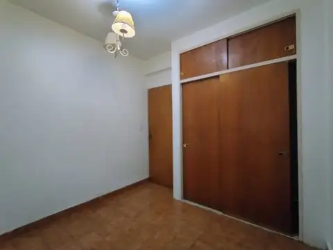 Venta de departamento 3 ambientes con pato privado, Moron .-