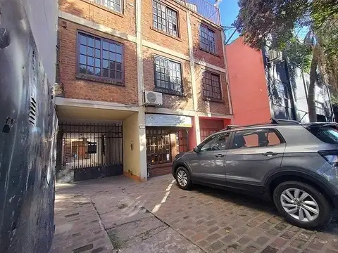 Venta de departamento 3 ambientes con pato privado, Moron .-
