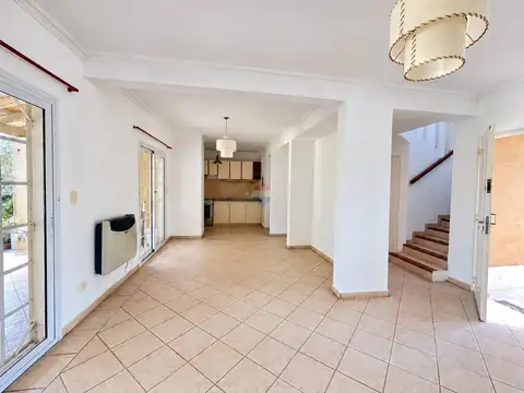Casa en Venta con 3 cocheras