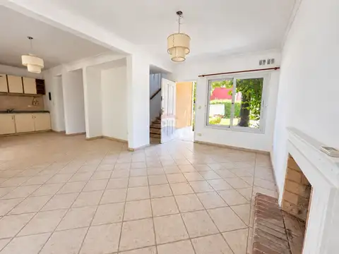 Casa 6 ambientes con 2 baños