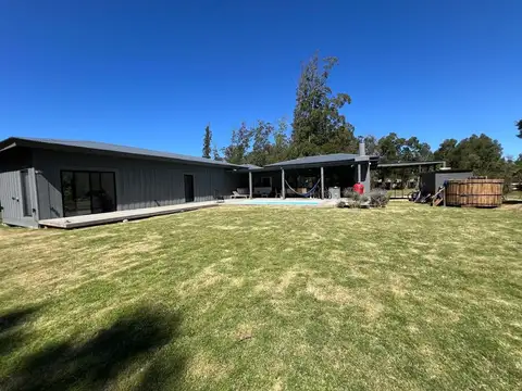 Casa  Moderna 4 Dorm c/ Pisc en Barrio Don Miguel