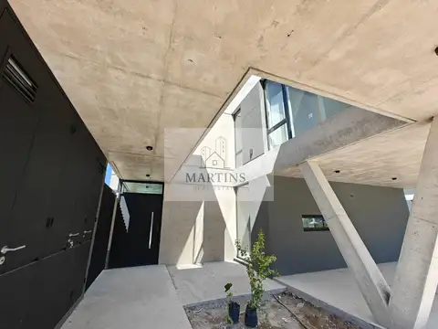 Casa 6 ambientes con 3 baños