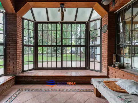 Casa en Venta con 3 cocheras