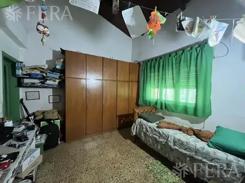 Venta casa 4 ambientes con jardín en Bernal Oeste