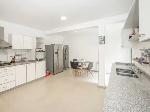 Casa 5 ambientes con 2 baños