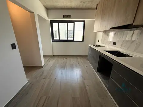 Monoambiente en venta con balcon y terraza en flores