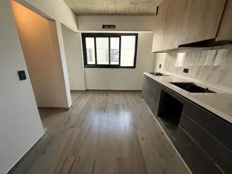 Monoambiente en venta con balcon y terraza en flores