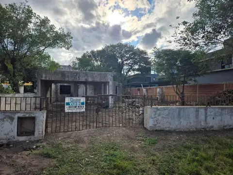 C/ CONSTRUCCION A REFACCIONAR O DEMOLER MUY BUEN LOTE