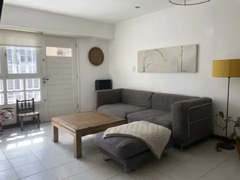Depto Tipo Casa en Alquiler con 1 cocheras