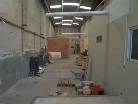 Galpon en Alquiler 8  mts Frente