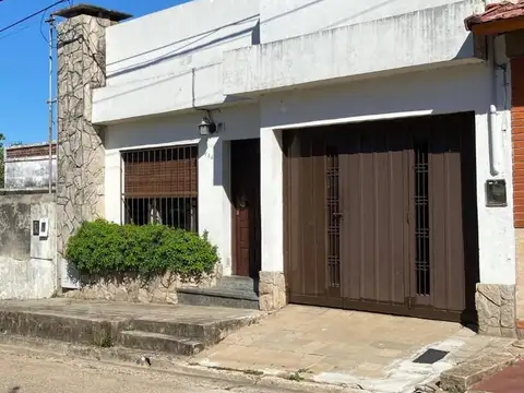 CASA DOS DORMITORIOS, GAS NATURAL, COCHERA