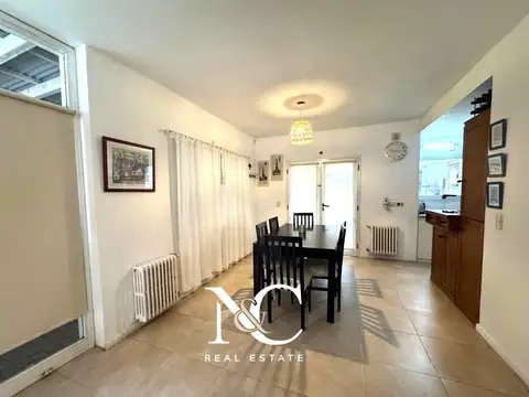 Casa 4 ambientes con 2 baños