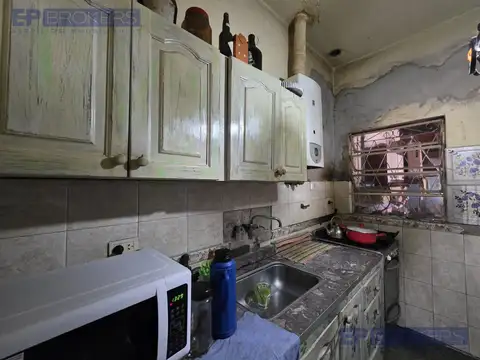 Casa  en Venta en Castelar a refaccionar GRAN UBICACION