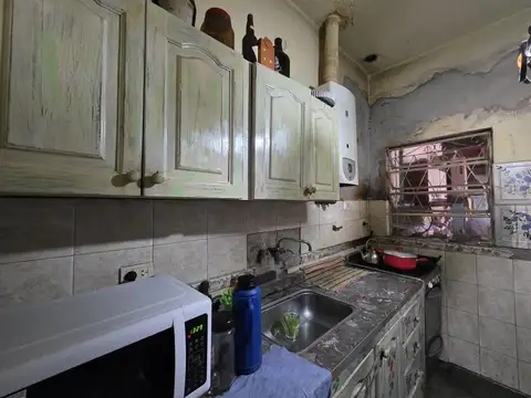 Casa  en Venta en Castelar a refaccionar GRAN UBICACION