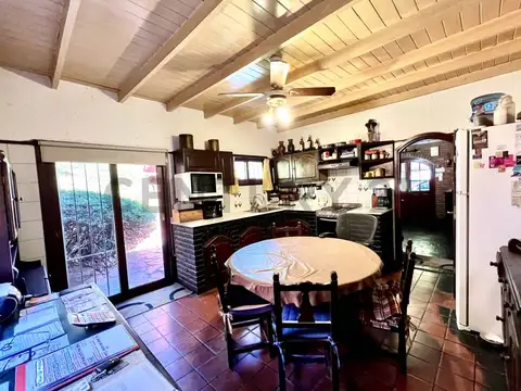 Casa 4 ambientes con 2 baños