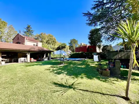 VENTA CASA PARQUE LELOIR 4 AMBIENTES QUINCHO PILETA PARQUE APTA CRÉDITO