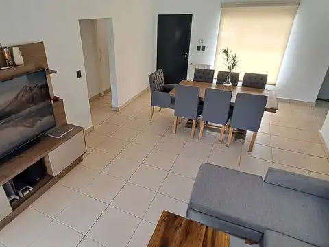 Casa en Venta con 3 cocheras