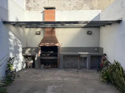 El Salvador 100, Piso 2°