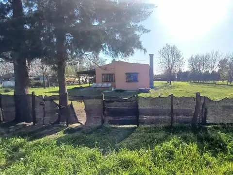 Terreno con casa y galpón en venta - La Capilla. Florencio V