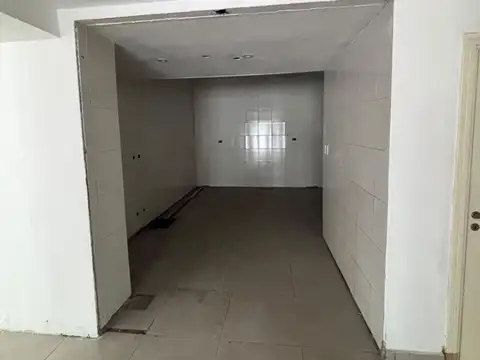 Galpon en av.juan b justo