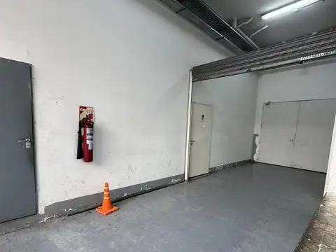 VENTA DE GALPON DE 3,635 M2 CON OFICINAS EN PARQUE PATRICIOS - DISTRITO TECNOLOGICO
