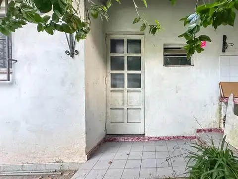 Casa 6 ambientes con 2 baños