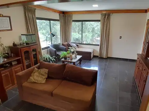 Casa en Venta con 3 cocheras