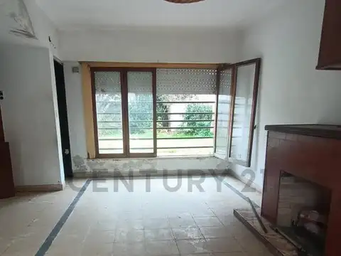 CASA EN VENTA A RECICLAR EN CALLE 24 ENTRE 61Y62.
