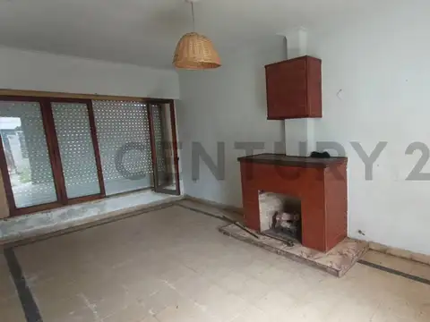 Casa 5 ambientes con 1 baño