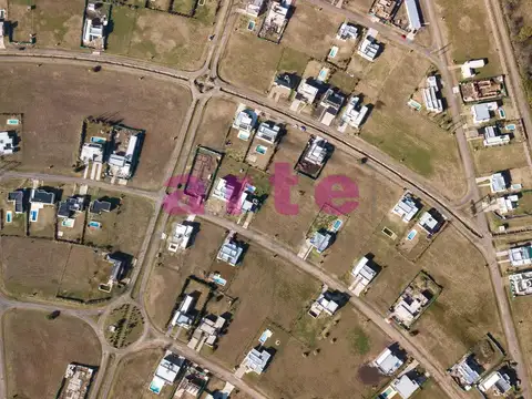Terrenos a la venta en barrio cerrado Los juncos A22