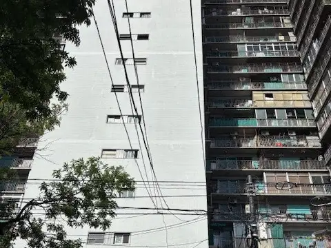 DEPARTAMENTO AL FRENTE CON BAALCON MUY LUMINOSO