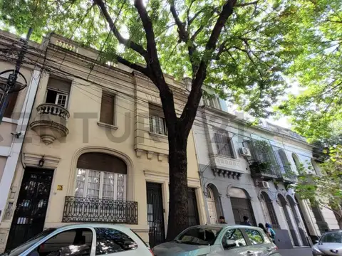 PH EN VENTA EN FLORES 4 AMBIENTES CON PATIO