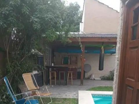 Casa 5 ambientes con 2 baños