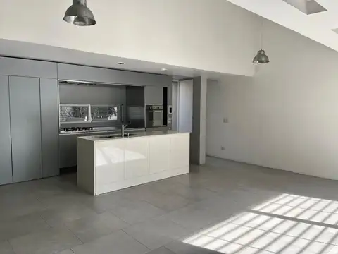 Depto Tipo Casa en Alquiler en Villa del Parque, USD 1.800