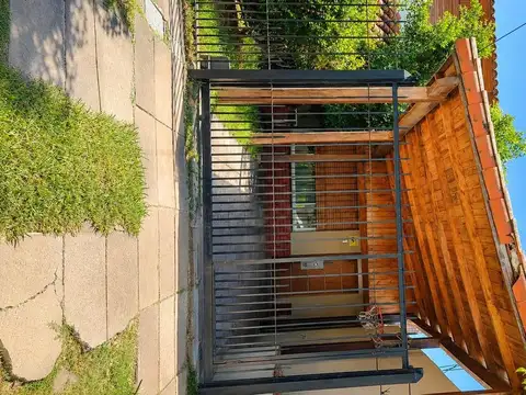 VENTA DE PH DE 4 AMBIENTES - CASTELAR NORTE