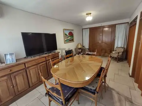 Casa 6 ambientes con 4 baños