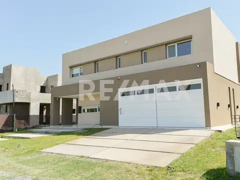 EN VENTA CASA 3 DORM B° DON LILIANO