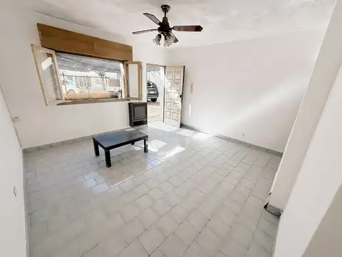 Casa 3 ambientes con 1 baño