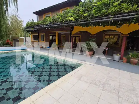 Casa en Venta con 2 cocheras