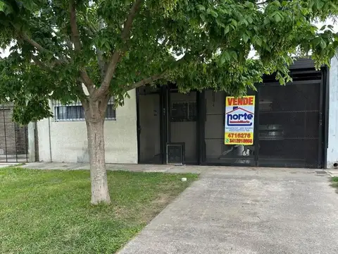 HERMOSA Y MODERNA CASA CON PATIO Y GARAGE