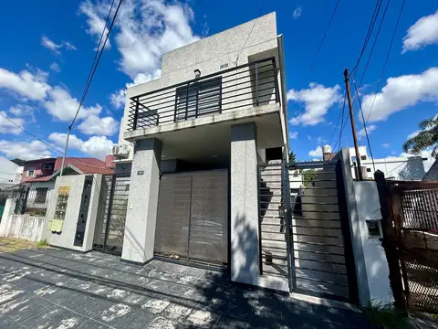 VENTA PH CON PATIO Y TERRAZA EN VILLA BALLESTER, APTO CREDITO